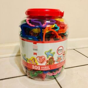 101 Christmas Cookie Cutters by Good Cooks